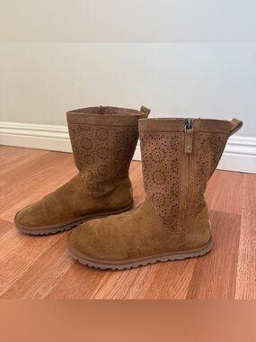 UGG Low Pro Short Perf 2 1004857 Tan Suede Boots Size 7